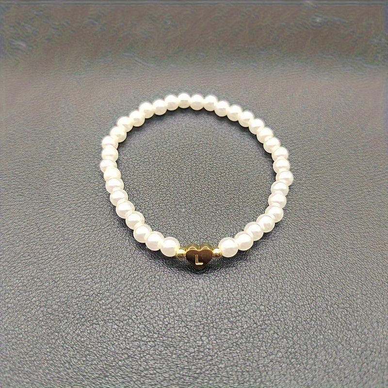 Damen Perlenarmband - Goldfarbener Herz-Buchstaben-Anhänger