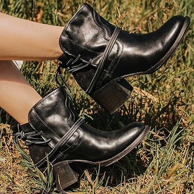 Damen Stiefeletten im Western-Stil - Schnürdetails & Blockabsatz