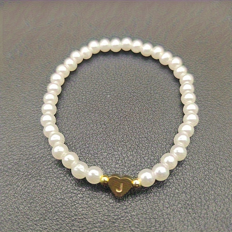 Damen Perlenarmband - Goldfarbener Herz-Buchstaben-Anhänger