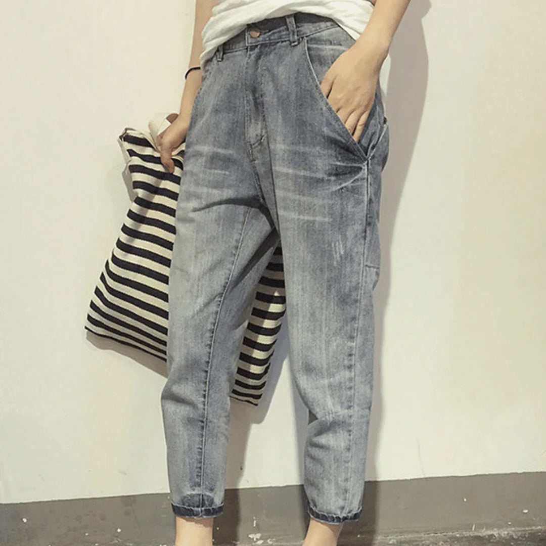 Damen Hellblaue Cropped Jeans in Waschung - Mittelhoher Bund & lockere Passform