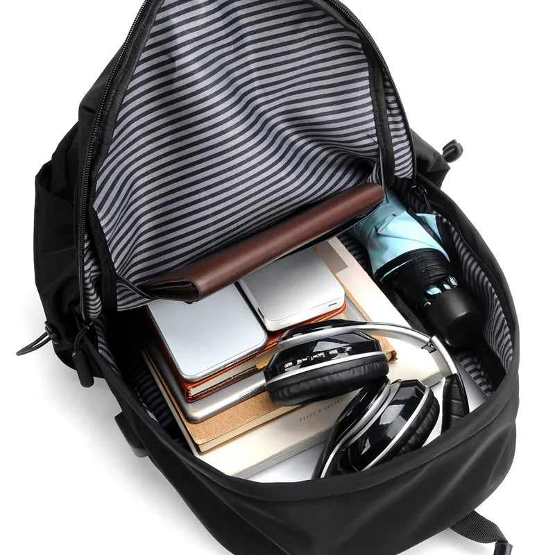 Herren Wasserdichter Reise-Rucksack - Anti-Diebstahl mit USB-Anschluss